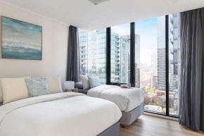 Spacious 3BR Near Crown Sleeps 11 Free Parking